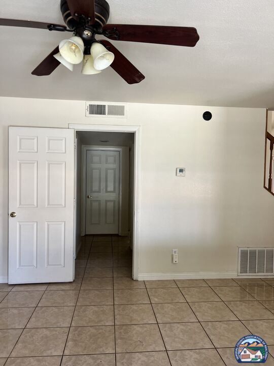 Building Photo - 1240 E Calle De Oro