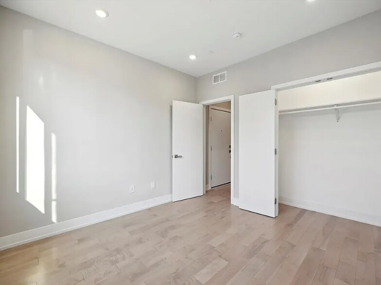 Building Photo - 2011 N Randolph St