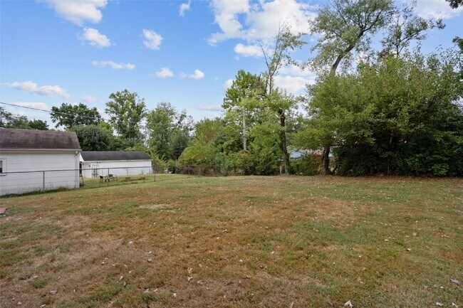 Building Photo - 417 Chamberlin Dr