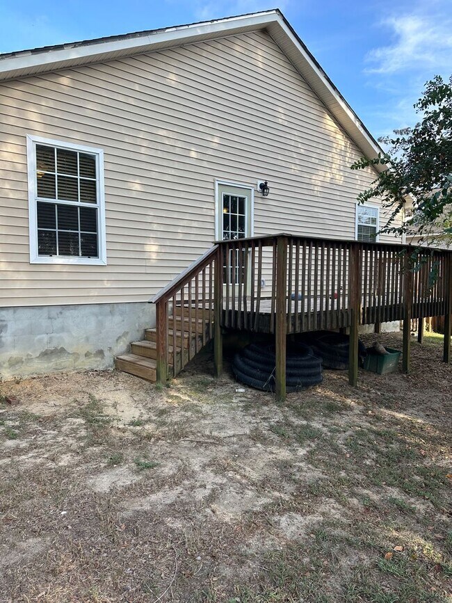 Building Photo - 3/2 Updated with Fenced Yard