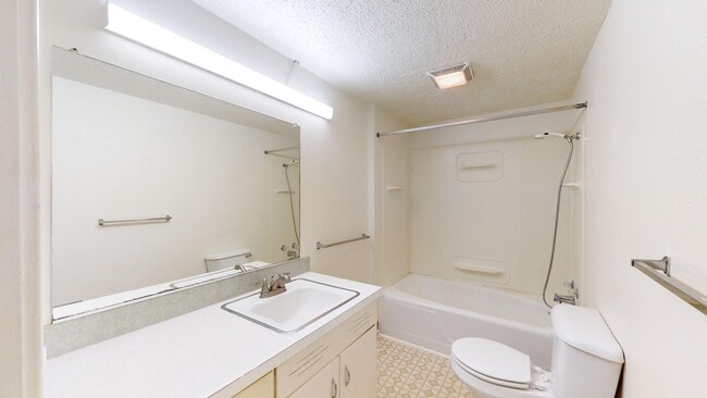 Building Photo - Fantastic Downtown Ames Location