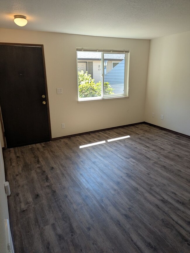 Building Photo - Albany Duplex
