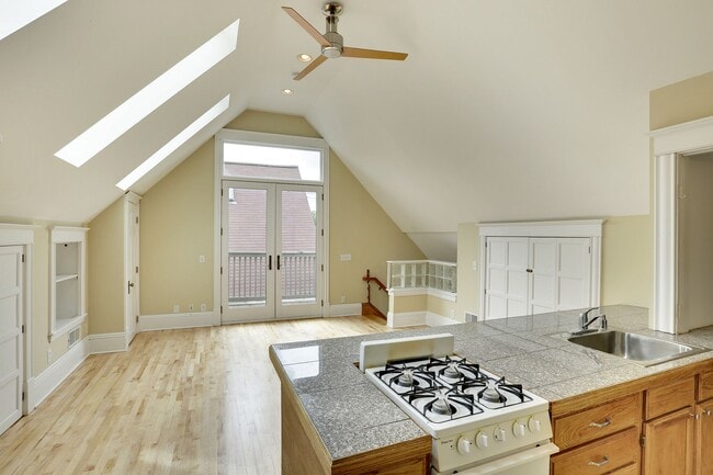 3rd fl living rm #2 - 3302 Harriet Ave