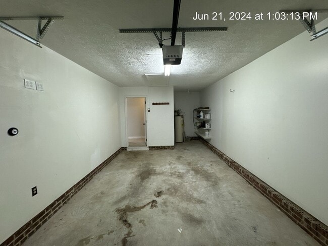 Building Photo - 5032 Shimmer Dr