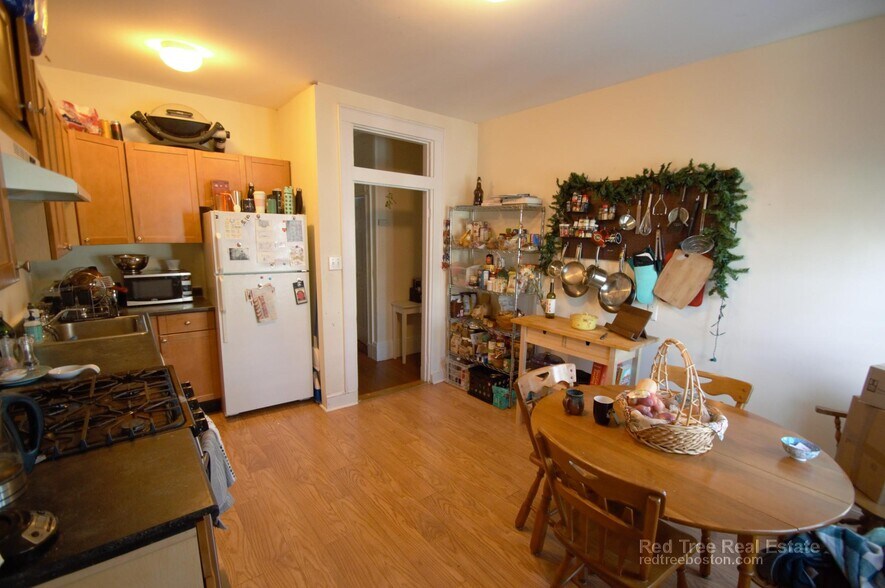 Building Photo - 48 Green St