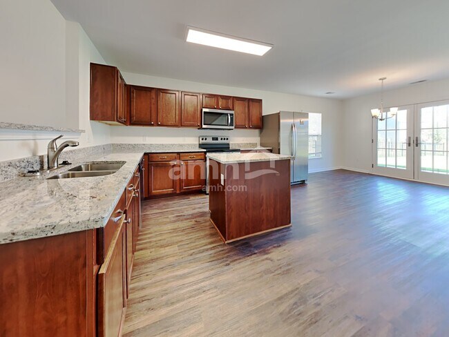 Building Photo - 6 Briarcliff Way