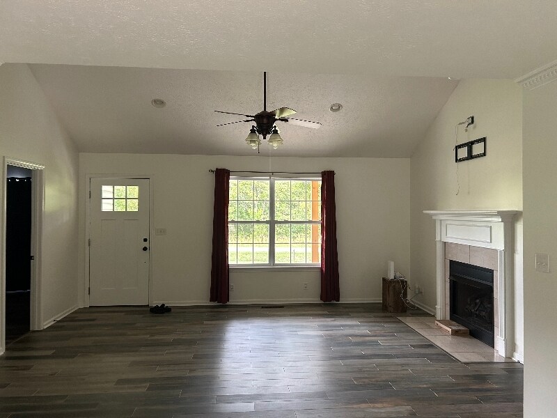 Building Photo - 3041 Bowker Rd