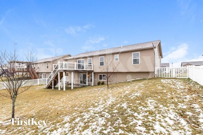 Building Photo - 215 Rolling Rock Creek Dr