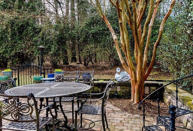 Building Photo - Gorgeous 4,000sqft  5-bed 3.5-bath Home near Chantilly Economic corridor