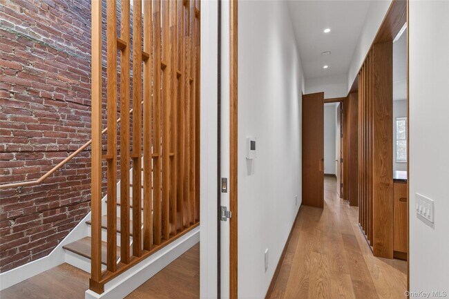 Building Photo - 316 Wall St