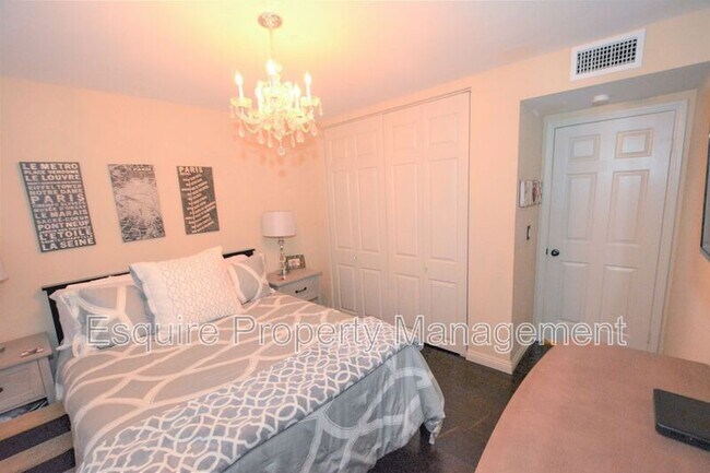 Building Photo - 6519 Bayberry St