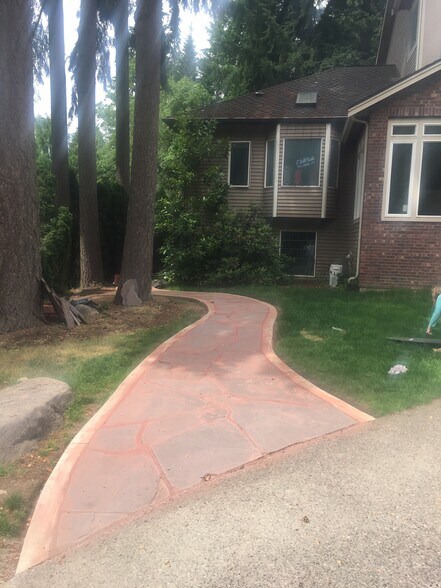 Walkway / Front(1) - 23824 SE 28th St