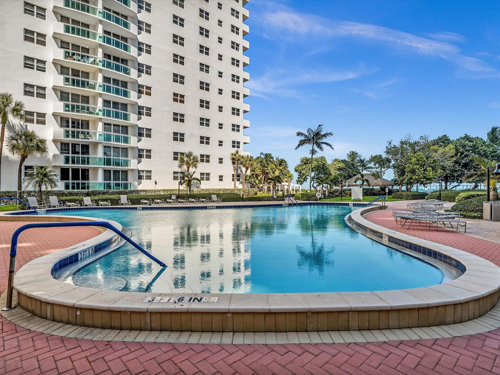 Building Photo - 3001 S Ocean Dr