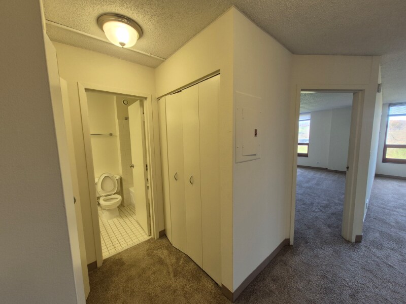 Building Photo - 5885 Forest View Rd