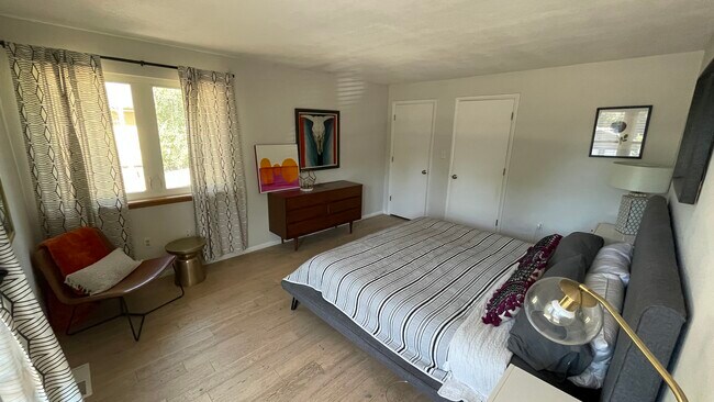 Building Photo - 2871 Loma Pl