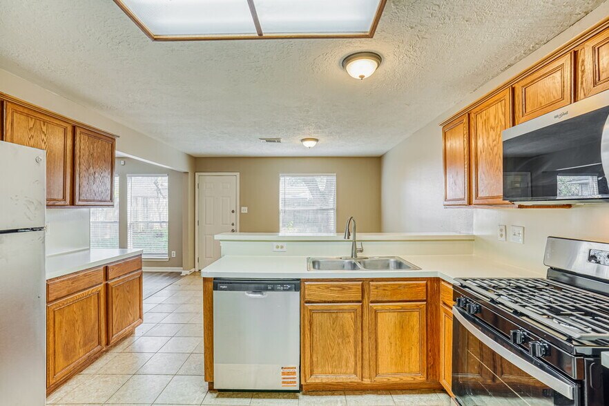 Building Photo - 7214 River Pines Dr