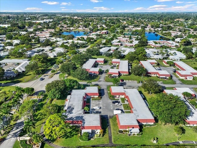 Building Photo - 102 Amherst Ln