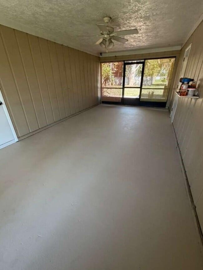 Building Photo - 2055 SW Cranberry St