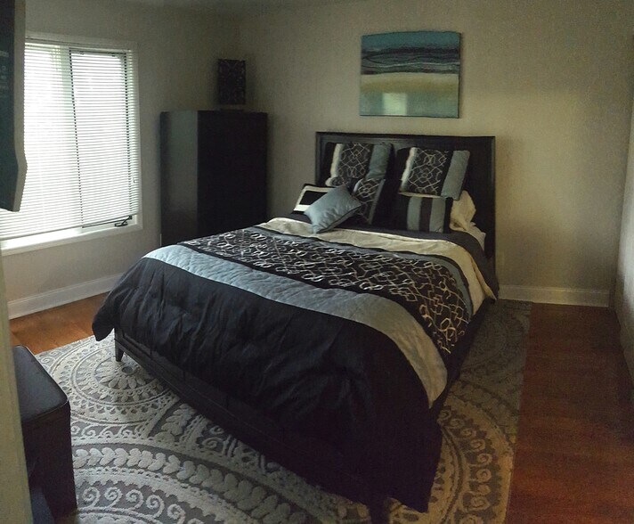 Building Photo - 7 Augusta Dr