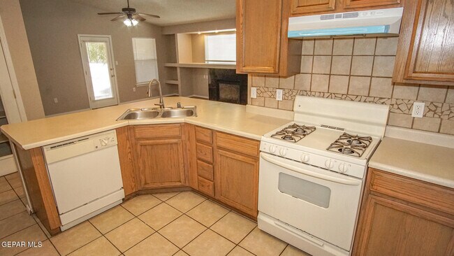 Building Photo - 12841 Tierra Ayala Dr
