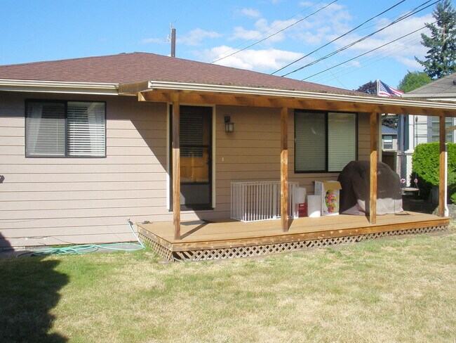 Building Photo - 3219 8th Ave W