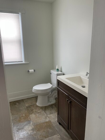 Building Photo - 850 Park Ave