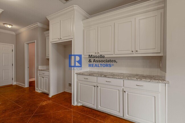 Building Photo - 3 Bed/2 Bath Home in Providence