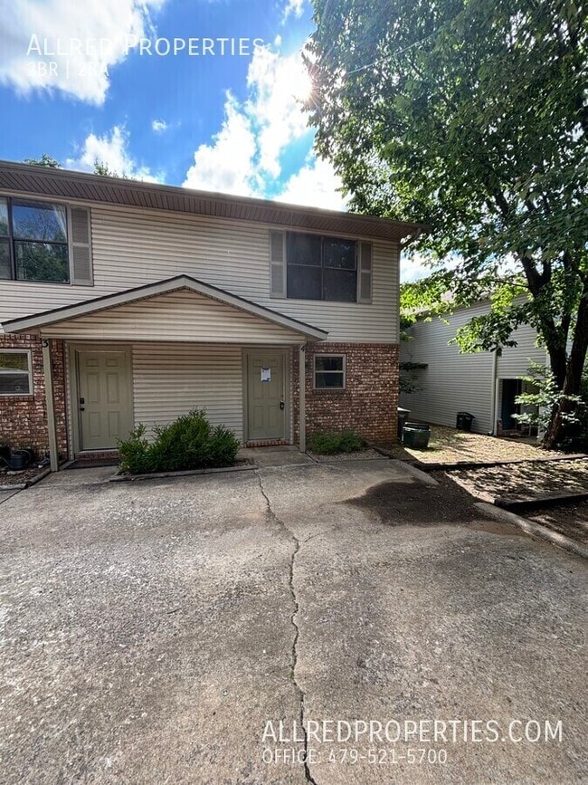 Building Photo - 2481 N Brophy Ave