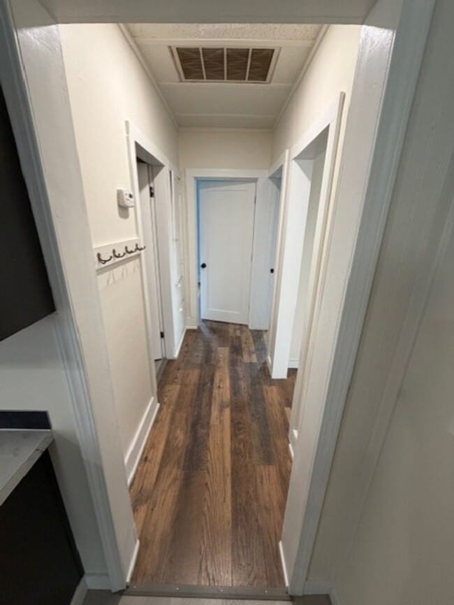 Building Photo - Stylish & Updated 2-Bedroom Home