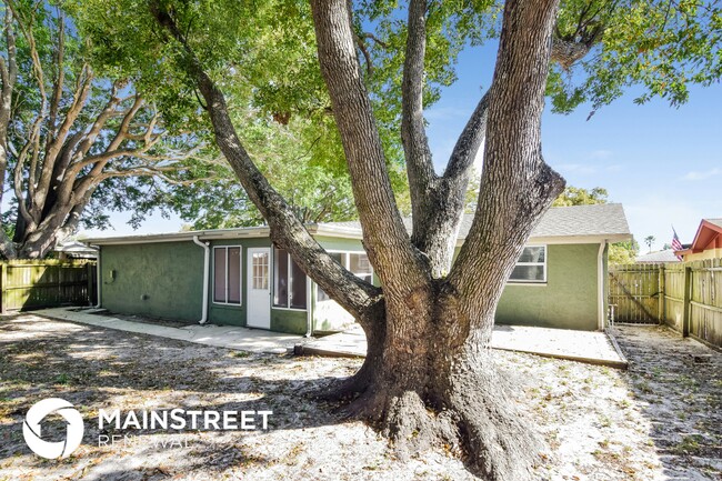 Building Photo - 7241 Fairfax Dr