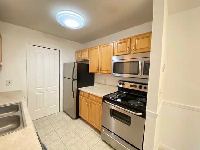 Building Photo - 6166 Westgate Dr
