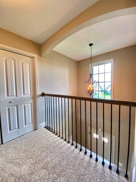 Building Photo - 582 Kicker Ct