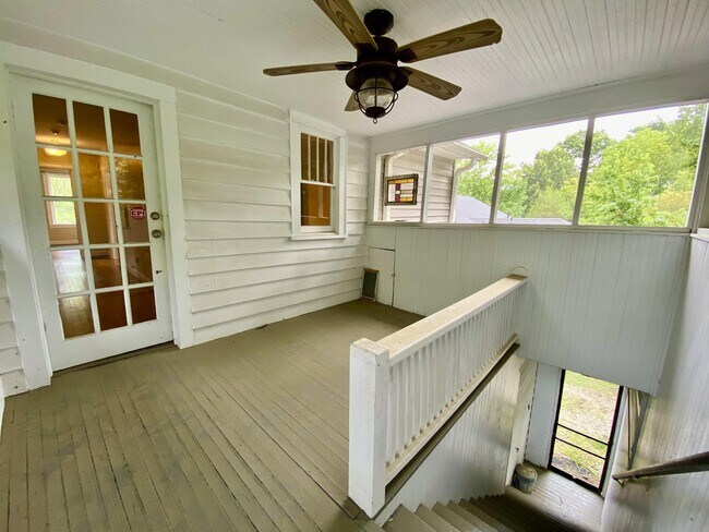 Building Photo - 1105 Virginia Ave