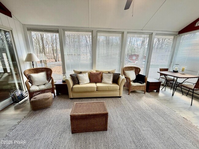 Building Photo - 811 Paddock Ct