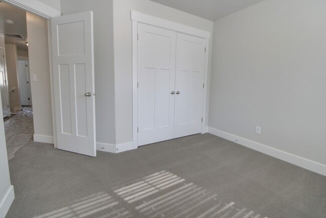 Building Photo - Pet Friendly Lehi Townhome