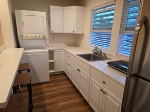 Building Photo - 843 N Orange St