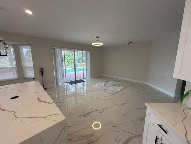 Building Photo - 12763 Hyland Cir