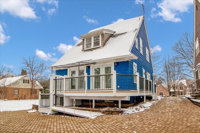 Building Photo - 4941 Montgomery Ave