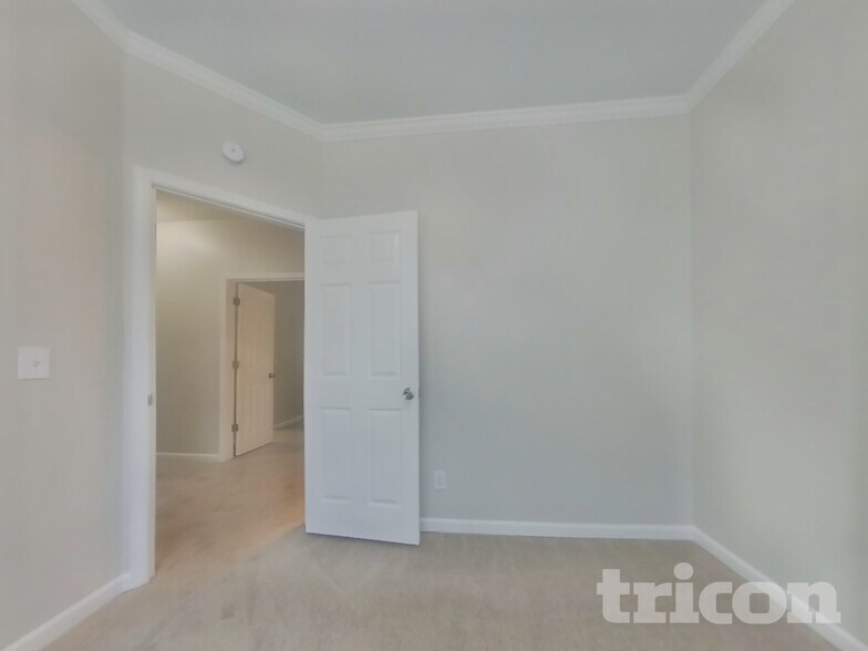 Building Photo - 2030 Township Dr