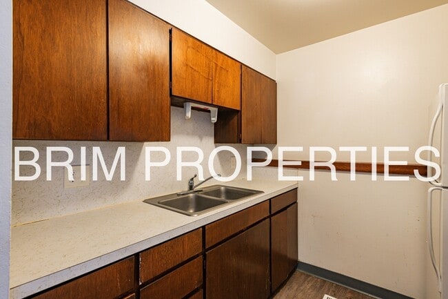 Building Photo - 278 100 E