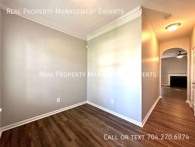 Building Photo - 14221 Lake Crossing Dr