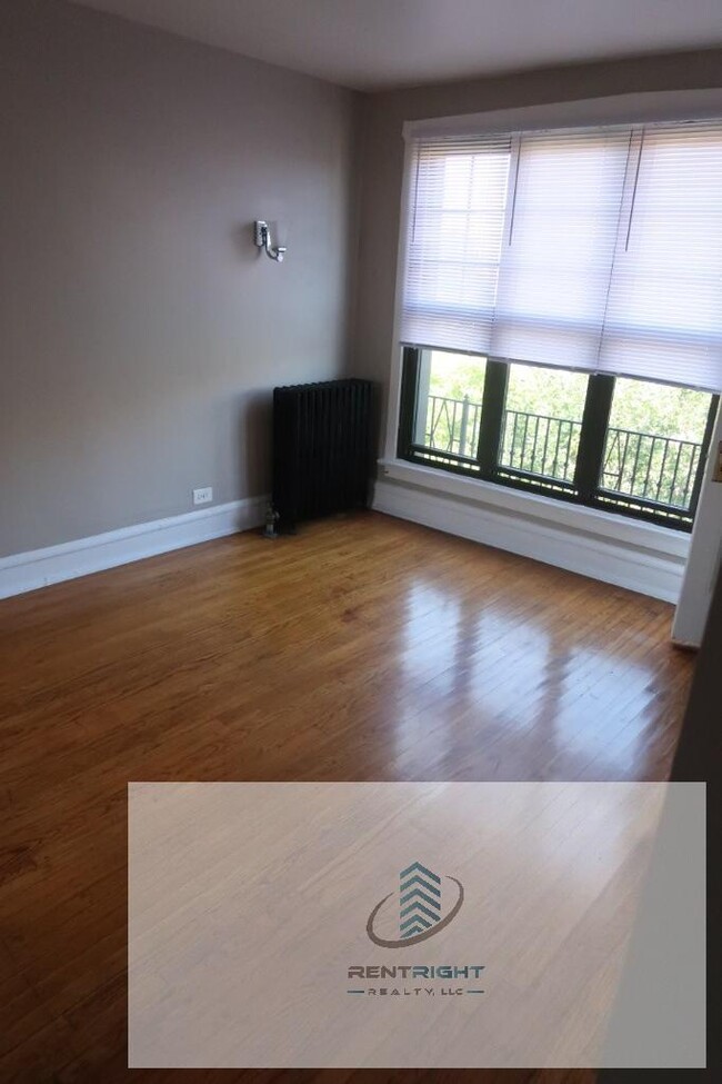 Building Photo - 1 bedroom in CHICAGO IL 60660