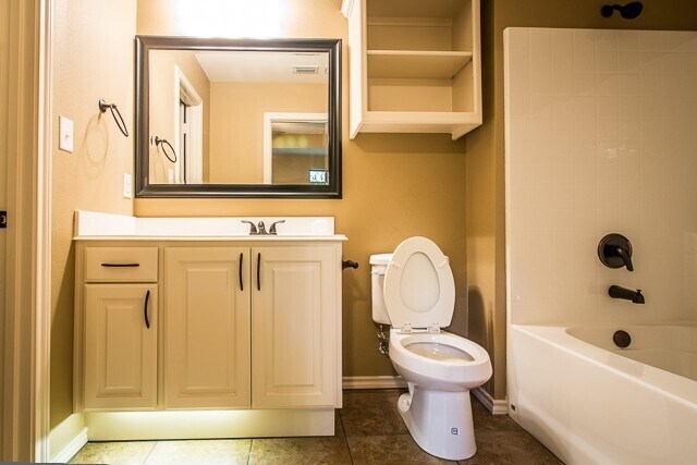 Building Photo - Available- JANUARY 2026-  Single Family Home in Lindale ISD- Large Fenced in backyard - Safe neig...