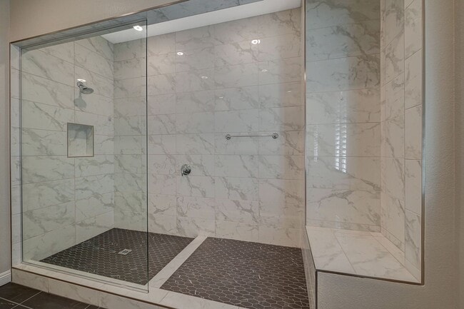 Building Photo - Mira Villa