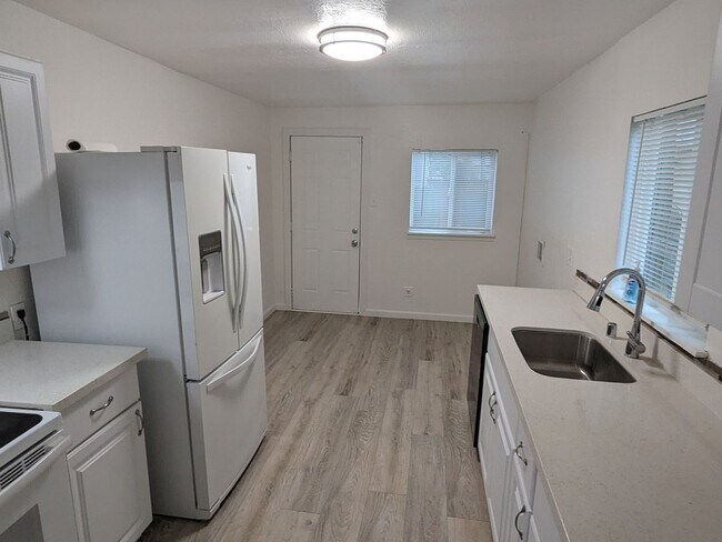 Building Photo - 4006 34th St - Sacramento 95820