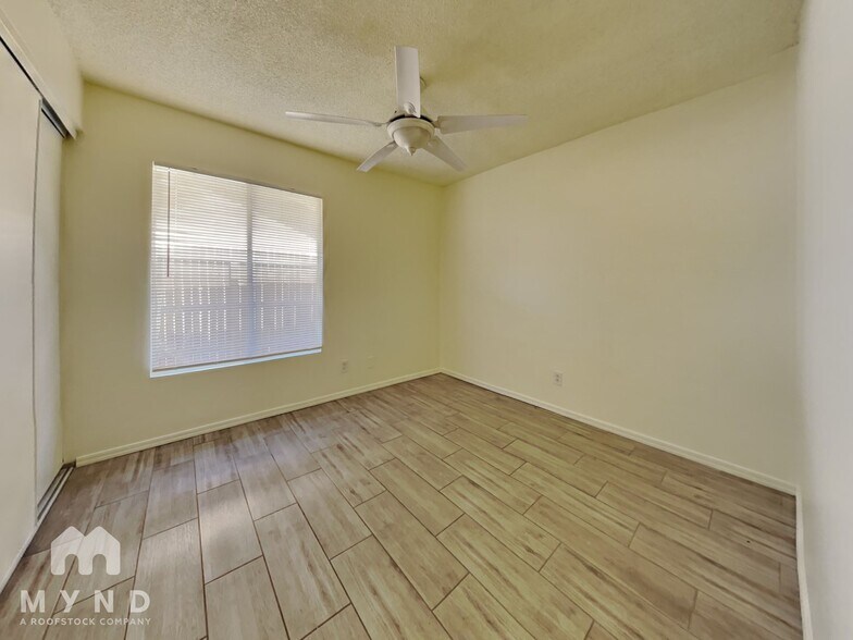 Building Photo - 5643 W Golden Ln