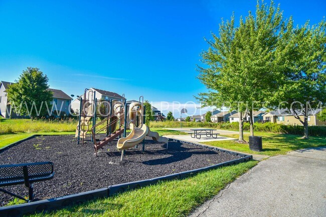 Building Photo - 3 Bedroom 2 Bath Townhome end unit in Glenn Village!!!