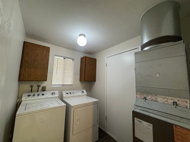 Building Photo - Tranquil 3 bedroom Rambler!!!
