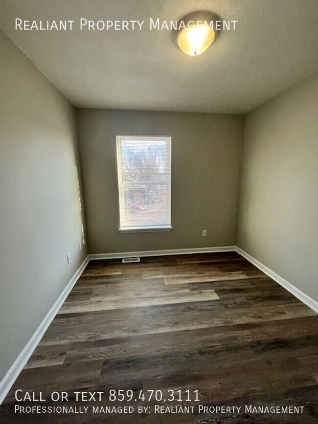 Building Photo - 820 Charles Ave