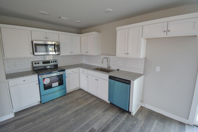 Building Photo - Beautiful 3 Bedroom 2 Bath Home in Farmington!